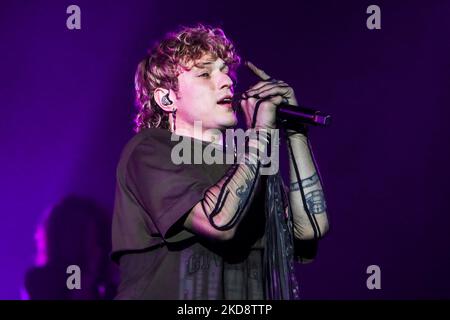 Italienische Sängerin Irama beim Konzert im Mediolanum Forum in Mailand, Italien, am 30 2022. April (Foto: Mairo Cinquetti/NurPhoto) Stockfoto