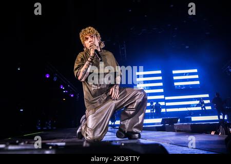 Italienische Sängerin Irama beim Konzert im Mediolanum Forum in Mailand, Italien, am 30 2022. April (Foto: Mairo Cinquetti/NurPhoto) Stockfoto