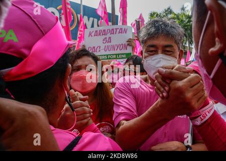 Verschiedene Arbeitergruppen feiern am 1. Mai 2022 in Quezon City, Metro Manila, Philippinen, den Labour Day. Die Arbeitergruppe auf den Philippinen unterstützte das Rennen um die Präsidenten und die Vizepräsidenten von Vizepräsident Leni Robredo und Senator Francis Pangilinan. (Foto von Ryan Eduard Benaid/NurPhoto) Stockfoto