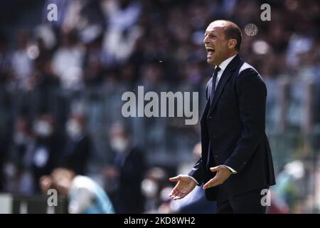 Juventus-Trainer Massimiliano Allegri zeigt sich während des Fußballspiels der Serie A n.35 JUVENTUS - VENEZIA am 01. Mai 2022 im Allianz-Stadion in Turin, Piemont, Italien. (Foto von Matteo Bottanelli/NurPhoto) Stockfoto