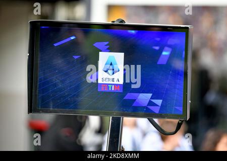 Der VAR-Monitor während des spiels udinese Calcio gegen Inter - FC Internazionale am 01. Mai 2022 im Stadion Friuli - Dacia Arena in Udine, Italien (Foto: Ettore Griffoni/LiveMedia/NurPhoto) Stockfoto