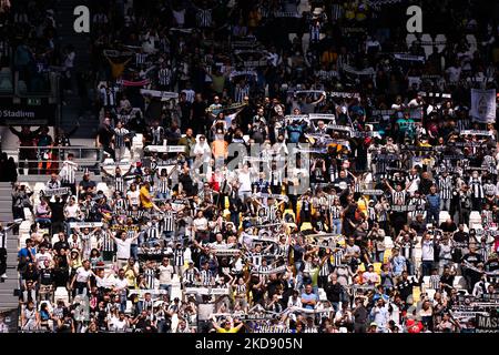 Juventus-Fans beim Fußballspiel der Serie A zwischen dem FC Juventus und Venezia im Allianz-Stadion am 1 2022. Mai in Turin, Italien (Foto: Alberto Gandolfo/NurPhoto) Stockfoto