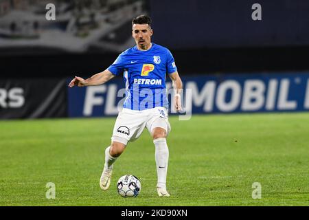 Andrei Artean im Einsatz während der CFR 1907 Cluj v. Farul Constanta, Rumänien Liga 1 - Casa Pariurilor bestritten im Stadion Dr. Constantin Radulescu, Cluj-Napoca, 1. Mai 2022 (Foto: Flaviu Buboi/NurPhoto) Stockfoto