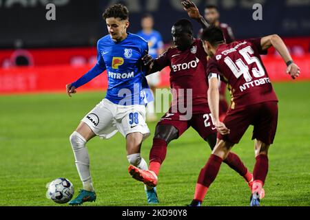 Nicolas Popescu im Einsatz während der CFR 1907 Cluj v. Farul Constanta, Rumänien Liga 1 - Casa Pariurilor bestritten im Stadion Dr. Constantin Radulescu, Cluj-Napoca, 1. Mai 2022 (Foto: Flaviu Buboi/NurPhoto) Stockfoto