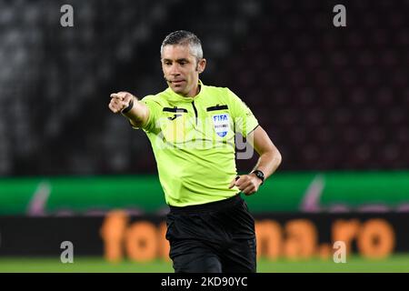 Schiedsrichter Radu Petrescu während der CFR 1907 Cluj v. Farul Constanta, Romania Liga 1 - Casa Pariurilor bestritten im Stadion Dr. Constantin Radulescu, Cluj-Napoca, 1. Mai 2022 (Foto: Flaviu Buboi/NurPhoto) Stockfoto