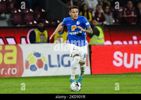 Robert Moldoveanu im Einsatz während der CFR 1907 Cluj v. Farul Constanta, Romania Liga 1 - Casa Pariurilor bestritten im Stadion Dr. Constantin Radulescu, Cluj-Napoca, 1. Mai 2022 (Foto: Flaviu Buboi/NurPhoto) Stockfoto