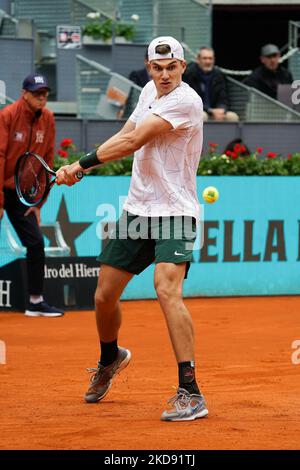 Jack Draper aus Großbritannien spielt in ihrer zweiten Runde gegen Andrey Rublev am sechsten Tag der Mutua Madrid Open am 03. Mai 2022 in La Caja Magica in Madrid, Spanien. (Foto von Oscar Gonzalez/NurPhoto) Stockfoto