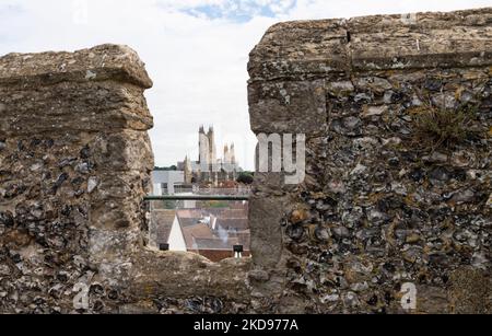 Blick auf die Kathedrale von Canterbury von den Westgate Towers und City Gaol, Canterbury, England, Großbritannien Stockfoto