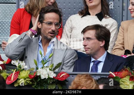 Feliciano López und José Luis Martínez-Almeida besuchen den siebten Tag der Mutua Madrid Open in La Caja Mágica am 4. Mai 2022 in Madrid, Spanien (Foto von Oscar Gonzalez/NurPhoto) Stockfoto