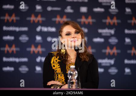 Marine Lavigne? Der AHEZ-Band Alvan &amp; Ahez (Fulenn) Frankreich während des Eurovision Song Contest 2022, einer Künstler-Pressekonferenz, am 05. Mai 2022 im Pala Alpitour in Turin, Italien. (Foto von Nderim Kaceli/LiveMedia/NurPhoto) Stockfoto