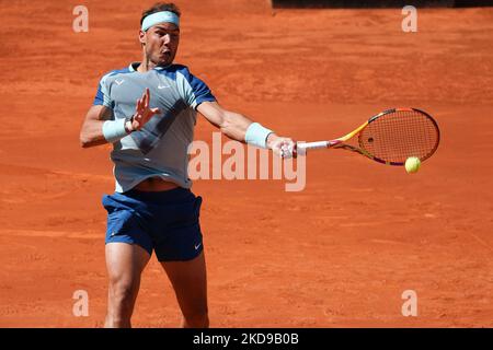 Der Spanier Rafael Nadal spielt beim Viertelfinalspiel der ATP Tour Madrid Open 2022 gegen den Spanier Rafael Nadal am 6. Mai 2022 im Caja Magica in Madrid (Foto: Oscar Gonzalez/NurPhoto) Stockfoto