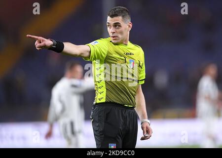 Schiedsrichter Simone Sozza Gesten während der Serie A Spiel zwischen Genua CFC gegen FC Juventus am 6. Mai 2022 in Genua, Italien. (Foto von Giuseppe Maffia/NurPhoto) Stockfoto