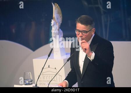 05. November 2022, Hessen, Frankfurt am Main: Der hessische Ministerpräsident und Schirmherr Boris Rhein (CDU) spricht beim Deutschen Sportpresseball 40. unter dem Motto '40 Balls for Frankfurt. Einzigartig in Deutschland" an der Alten Oper. Foto: Sebastian Gollnow/dpa Stockfoto