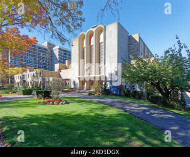 St. Nichola of Tolentine römisch-katholische Kirche auf der Goethals Avenue, Hillside, Jamaica, Queens, New York. Stockfoto