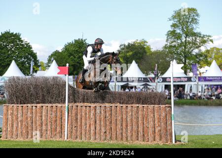 Tom McEwen reitet Toledo de Kerser während des Cross Country Events bei Badminton Horse Trials, Badminton House, Badminton am Samstag, 7.. Mai 2022. (Foto von Jon Bromley/MI News/NurPhoto) Stockfoto