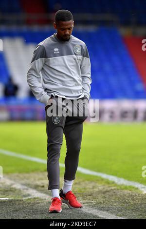 Lewis Young (Interim Manager) des Crawley Town Football Club während des Spiels der Sky Bet League 2 zwischen Oldham Athletic und Crawley Town im Boundary Park, Oldham, am Samstag, 7.. Mai 2022. (Foto von Eddie Garvey/MI News/NurPhoto) Stockfoto