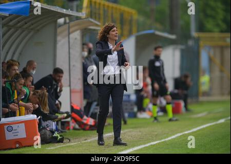 Rita Guarino (FC Internazionale) Gesten während des italienischen Fußballspiels Serie A Frauen Inter - FC Internazionale gegen AC Mailand am 07. Mai 2022 im Suning Center in Mailand, Italien (Foto von Tiziano Ballabio/LiveMedia/NurPhoto) Stockfoto