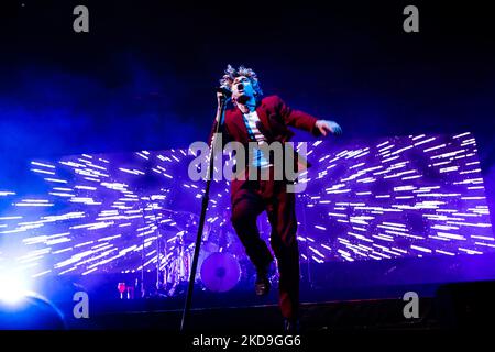 Luke Hemmings von der australischen Pop-Rock-Band aus Sydney 5 Sekunden Sommer in Konzert in Carroponte, Sesto San Giovanni, Italien, am 08 2022. Mai (Foto: Mairo Cinquetti/NurPhoto) Stockfoto