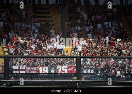 Sevilla Fans beim La Liga Spiel zwischen Villarreal CF und Sevilla FC im La Ceramica Stadion am 8. Mai 2022. (Foto von Jose Miguel Fernandez/NurPhoto) Stockfoto