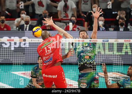 simon robertlandy (n.13 cucine Lube civitanova) / mengozzi stefano (n.23 Sir Safety Lube civitanova) während des Volleyball-Spiels der italienischen Serie A bei den Superleague-Mannschaften - Sir Safety Conad Perugia gegen Cucine Lube Civitanova am 08. Mai 2022 im Pala Barton in Perugia, Italien (Foto von Loris Cerquiglini/LiveMedia/NurPhoto) Stockfoto