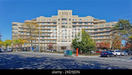 T Building, ehemaliges Triboro Hospital for Tuberkulose, wurde in erschwingliche Wohnungen umgewandelt. Stockfoto