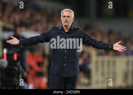 José' Mourinho-Manager von AS Roma zeigt während des Serie-A-Spiels zwischen ACF Fiorentina und AS Roma am 9. Mai 2022 in Florenz, Italien. (Foto von Giuseppe Maffia/NurPhoto) Stockfoto