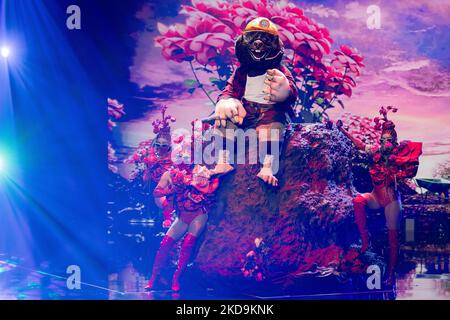 Köln, Deutschland. 05.. November 2022. Die Figur 'The Mole' steht im Finale der ProSieben-Show 'The Masked Singer' auf der Bühne. Quelle: Rolf Vennenbernd/dpa/Alamy Live News Stockfoto