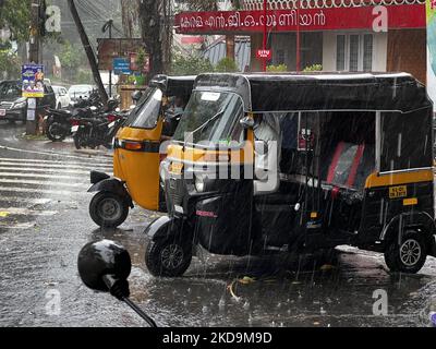 Am 10. Mai 2022 traf die Stadt Thiruvananthapuram (Trivandrum), Kerala, Indien, Gewitter. (Foto von Creative Touch Imaging Ltd./NurPhoto) Stockfoto