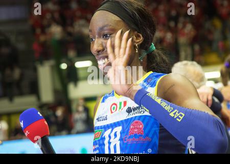 Glück von EGONU PAOLA nach dem Sieg in der italienischen Meisterschaft während des Volleyball-Spiels der italienischen Serie A1 Frauen Play Off - Vero Volley Monza gegen Prosecco Doc Imoco Volley Conegliano am 10. Mai 2022 in der Arena di Monza in Monza, Italien (Foto: Valerio Origo/LiveMedia/NurPhoto) Stockfoto