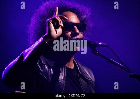 Der amerikanische Musiker - am besten bekannt als der aktuelle Co-Lead-Sänger und Rhythmusgitarrist der Rockband Alice in Chains - William Duvall konzertiert am 10 2022. Mai in Santeria, Mailand, Italien. Er trat Alice in Chains 2006 bei und ersetzte die ursprüngliche Leadsängerin der Band, die 2002 verstorben war, und teilt seine Gesangsaufgaben mit dem Gitarristen/Sänger Jerry Cantrell. Duvall hat drei Alben mit der Band aufgenommen: 2009 's Black Gives Way To Blue, 2013 's The Devil Put Dinosaurs Here und 2018 's Rainier Fog.[3] Duvall gewann einen ASCAP Pop Music Award für die Mitarbeit des Songs 'I Know' für Dionne Farris im Jahr 19 Stockfoto