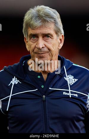 Manuel Pellegrini, Cheftrainer von Real Betis, schaut vor dem Spiel der La Liga Santander zwischen dem FC Valencia und Real Betis im Mestalla-Stadion, 10. Mai 2022, Valencia, Spanien, vorbei. (Foto von David Aliaga/NurPhoto) Stockfoto