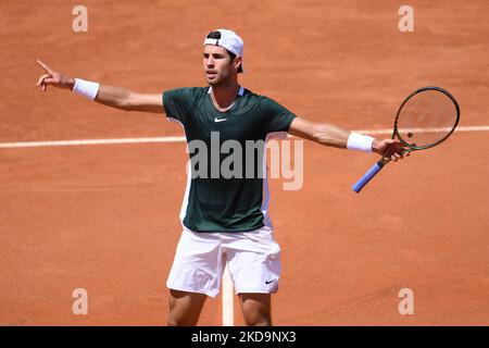 Karen Khachanov (RUS) feiert während des Internazionali BNL D'Italia 2022-Spiels zwischen Karen Khachanov und Pablo Carreno Busta am 11. Mai 2022 im Foro Italico in Rom, Italien. (Foto von Giuseppe Maffia/NurPhoto) Stockfoto