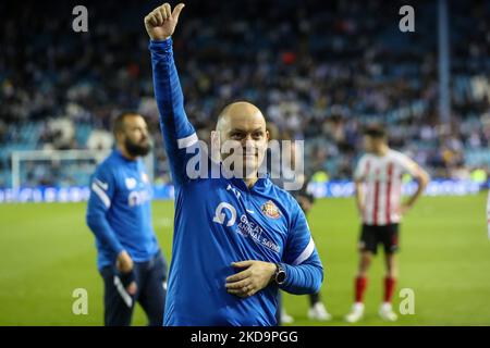 SHEFFIELD, GROSSBRITANNIEN. MAI 9. Alex Neil, Manager von Sunderland, feiert am Montag, den 9.. Mai 1Play 2022, das Halbfinale 2. zwischen Sheffield Wednesday und Sunderland in Hillsborough, Sheffield. (Foto von Mark Fletcher/MI News/NurPhoto) Stockfoto