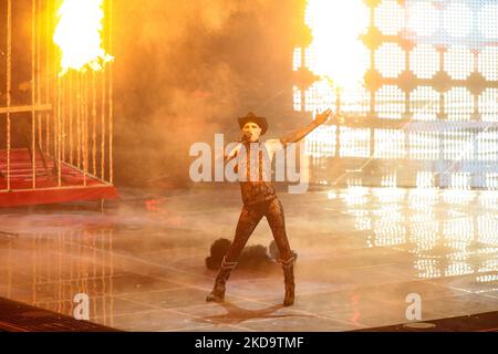 Achille Lauro (Stripper) San Marino beim Eurvision Song Contest 2022, dem zweiten Halbfinale am 12. Mai 2022 im Pala Olimpico in Turin, Italien.(Foto: Nderim Kaceli/LiveMedia/NurPhoto) Stockfoto