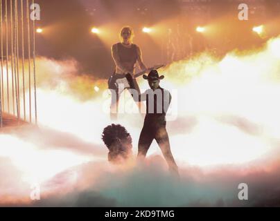 Achille Lauro (Stripper) San Marino beim Eurvision Song Contest 2022, dem zweiten Halbfinale am 12. Mai 2022 im Pala Olimpico in Turin, Italien.(Foto: Nderim Kaceli/LiveMedia/NurPhoto) Stockfoto