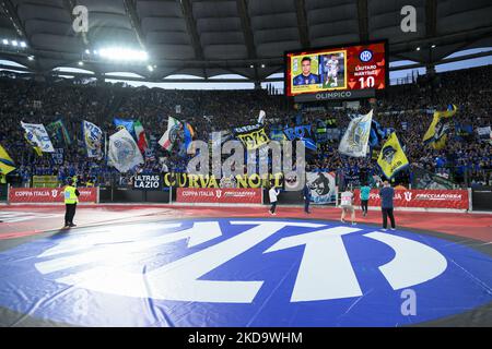 Fans des FC Internazionale beim italienischen Finale der Coppa zwischen dem FC Juventus und dem FC Internazionale am 11. Mai 2022 in Rom, Italien. (Foto von Giuseppe Maffia/NurPhoto) Stockfoto