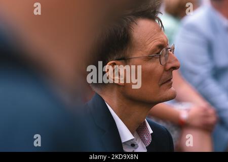 Dr. Karl Lauterbach, Bundesminister für Gesundheit, wird am 13. Mai während des SPD-Bundestagswahlkampfes 2022 auf dem Kölner Roncalliplatz zu sehen sein (Foto: Ying Tang/NurPhoto) Stockfoto