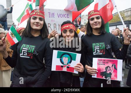 Das iranische Volk demonstriert eine "Frau" . Leben . Freedom“ am Trafalgar Square am 05.. November 2022, London, Großbritannien. Stockfoto