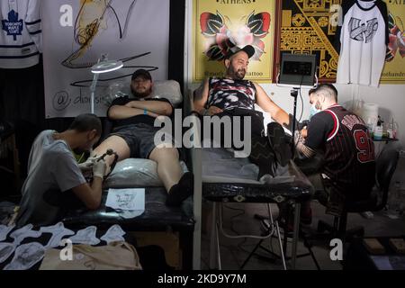 Tausende von Tattoo-Künstlern nahmen am 14. Mai 14. 2022 an der Athens Tattoo Convention, einem 3-tägigen Festival in der Turnhalle von Tae Kwon Do in Paleo Faliro in Piräus, Griechenland, Teil. (Foto von Nikolas Kokovlis/NurPhoto) Stockfoto