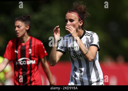 Barbara Bonansea (FC Juventus) reagiert während des italienischen Fußballspiels Serie A Frauen AC Mailand gegen FC Juventus am 14. Mai 2022 im Stadion Vismara in Mailand, Italien (Foto: Francesco Scaccianoce/LiveMedia/NurPhoto) Stockfoto