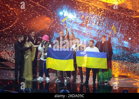 Kalush Orchestra (Stefani?) Ukraine die Gewinner des Grand Finales des Eurovision Song Contest am 14. Mai 2022 in Pala Olimpico, Turin, Italien. Foto Nderim Kaceli (Foto von Nderim Kaceli/LiveMedia/NurPhoto) Stockfoto