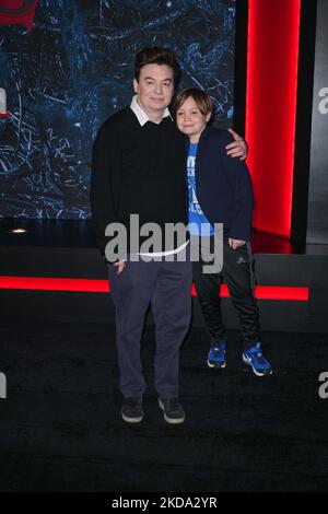 Mike Meyers (L) nimmt an Netflix's 'Songer Things'-Premiere in der Saison 4 am 14. Mai 2022 in Brooklyn, New York, Teil. (Foto von John Nacion/NurPhoto) Stockfoto