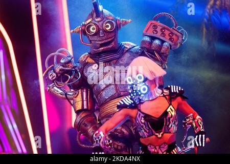 Köln, Deutschland. 05.. November 2022. Die Figur 'Rosty' steht im Finale der ProSieben-Show 'The Masked Singer' auf der Bühne. Quelle: Rolf Vennenbernd/dpa/Alamy Live News Stockfoto