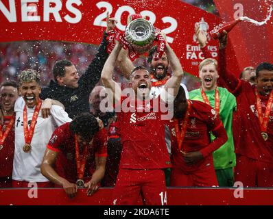 Liverpools Jordan Henderson verließ den FA Cup nach einem Elfmeterschießen von 6-5 ihrer Seiten nach einem Unentschieden von 0-0 in Normalzeit FA Cup Finale zwischen Chelsea und Liverpool im Wembley Stadium, London, Großbritannien 14.. Mai 2022 (Foto von Action Foto Sport/NurPhoto) Stockfoto