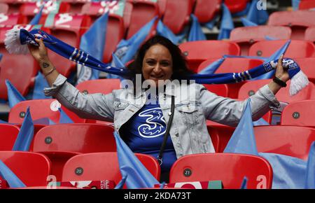 LONDON, ENGLAND - 15. MAI: Chelsea-Fans vor dem FA Cup-Finale der Frauen zwischen Chelsea Women und Manchester City Women im Wembley Stadium, London, Großbritannien 15.. Mai 2022 (Foto von Action Foto Sport/NurPhoto) Stockfoto