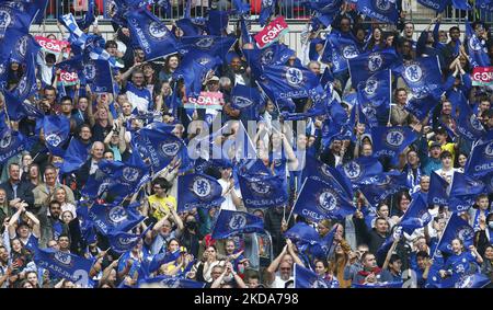 LONDON, ENGLAND - 15. MAI: Chelsea-Fans feiern das erste Tor des Teams beim FA Cup-Finale der Frauen zwischen den Chelsea-Frauen und den Manchester City Women im Wembley Stadium, London, Großbritannien 15.. Mai 2022 (Foto von Action Foto Sport/NurPhoto) Stockfoto