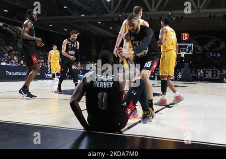 Kevin Hervey (Segafredo Virtus Bologna) im Spiel 2 des Viertelfinals der Playoffs&#XA;Italienische Basketball-Serie A1 Segafredo Virtus Bologna vs. Carpegna Prosciutto Pesaro in der Segafredo Arena in Bologna, am 17. Mai 2022. (Foto von Michele Nucci/LiveMedia/NurPhoto) Stockfoto