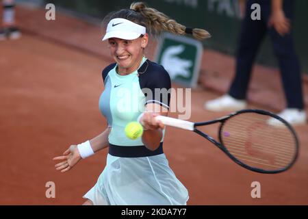 Victoria JIMENEZ KASINTSEVA (UND) während ihres Spiels gegen Carolina ALVES (BH). Carolina ALVES (BRA) gewinnt in der ersten Qualifikationsrunde von Roland Garros gegen Victoria JIMENEZ KASINTSEVA (UND). (Foto von Ibrahim Ezzat/NurPhoto) Stockfoto