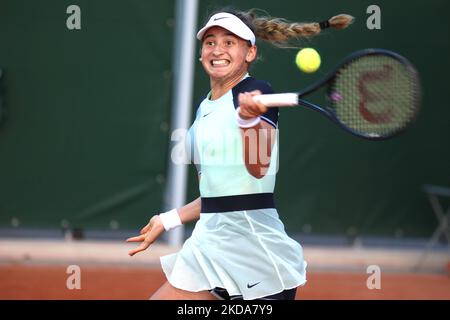 Victoria JIMENEZ KASINTSEVA (UND) während ihres Spiels gegen Carolina ALVES (BH). Carolina ALVES (BRA) gewinnt in der ersten Qualifikationsrunde von Roland Garros gegen Victoria JIMENEZ KASINTSEVA (UND). (Foto von Ibrahim Ezzat/NurPhoto) Stockfoto