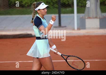 Victoria JIMENEZ KASINTSEVA (UND) während ihres Spiels gegen Carolina ALVES (BH). Carolina ALVES (BRA) gewinnt in der ersten Qualifikationsrunde von Roland Garros gegen Victoria JIMENEZ KASINTSEVA (UND). (Foto von Ibrahim Ezzat/NurPhoto) Stockfoto